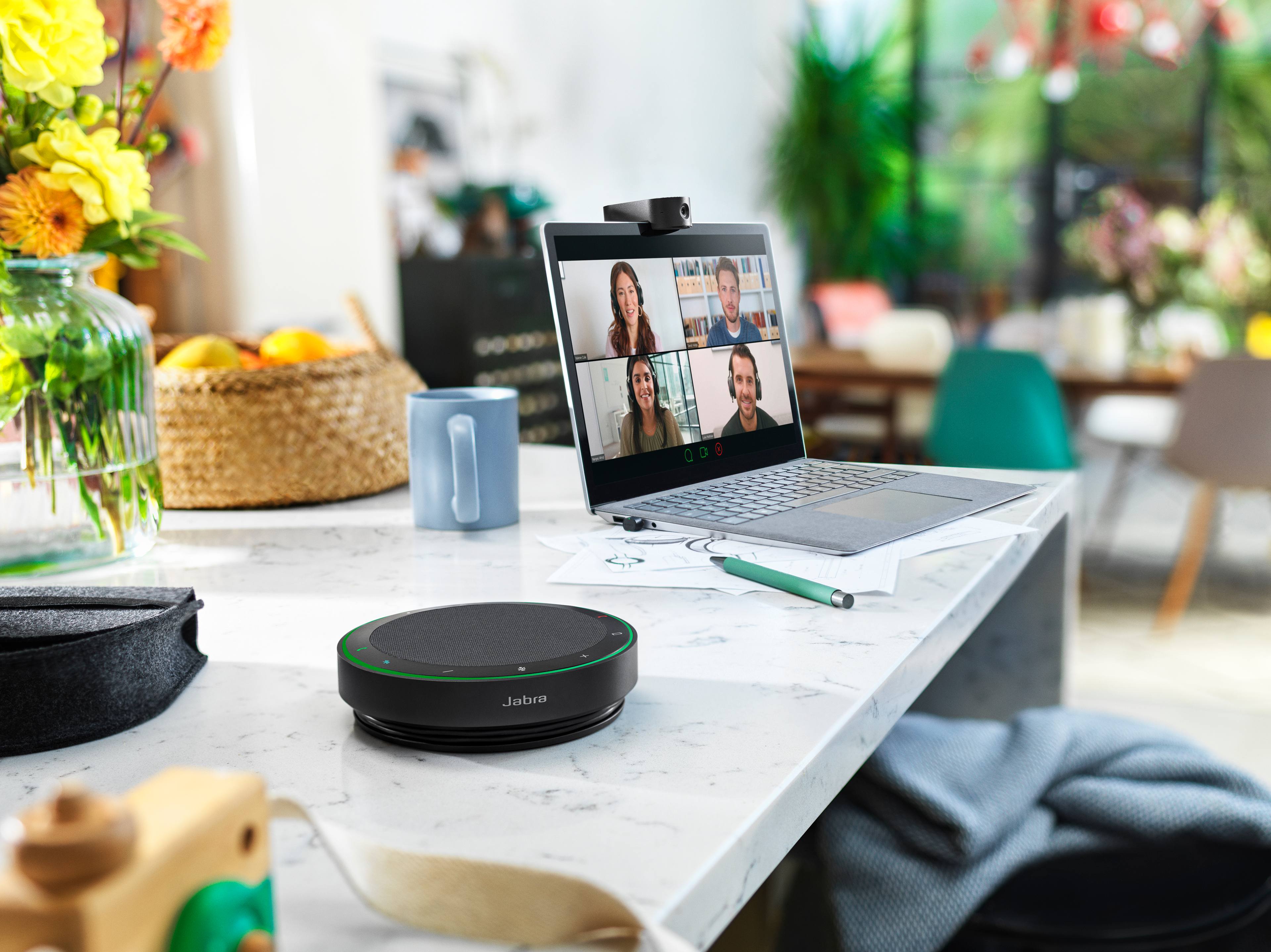 Speaker Jabra em ambiente de home office